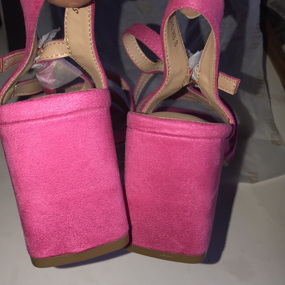 NIB Women’s Pink Strappy Sandals - Picture 3 of 8